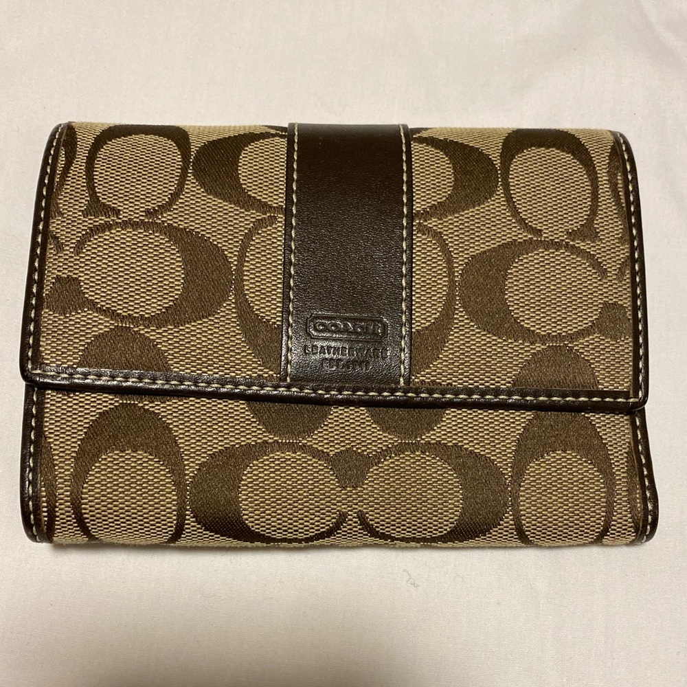 Coach Hampton Signature Wallet brown in color with smooth brown leather trim